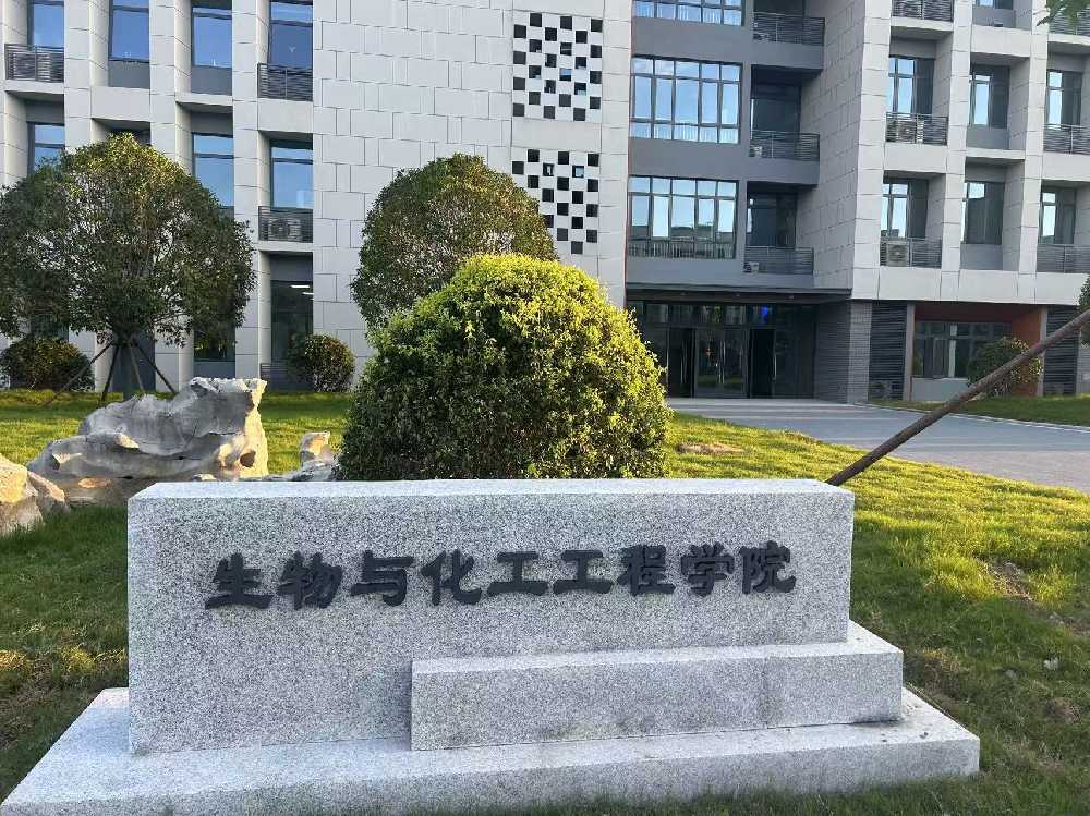 六枝特区扬州职业大学体育场高杆灯项目